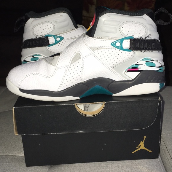 Youth Jordan 8 retros - Picture 6 of 8